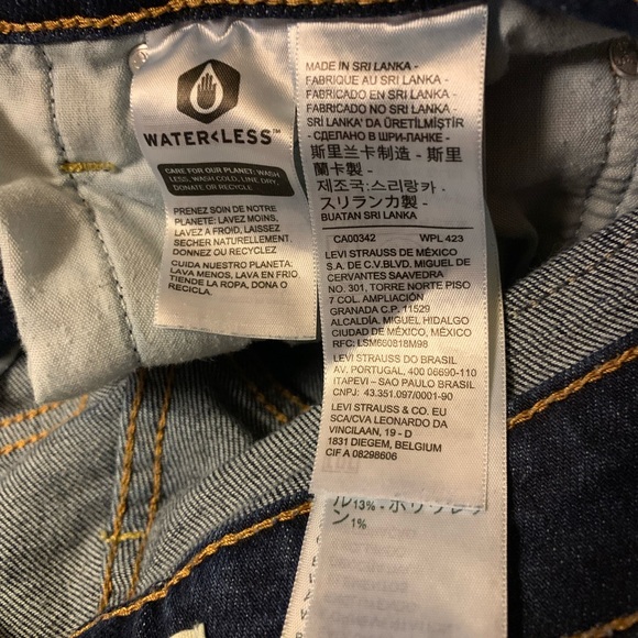 Levi’s Ribcage Straight Ankle Distressed Jeans - Picture 10 of 10